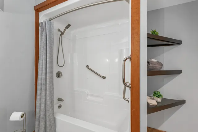 $1,125,000 | 82 Pilgrim Drive, Bedford, NH 03110