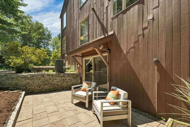 $1,125,000 | 82 Pilgrim Drive, Bedford, NH 03110