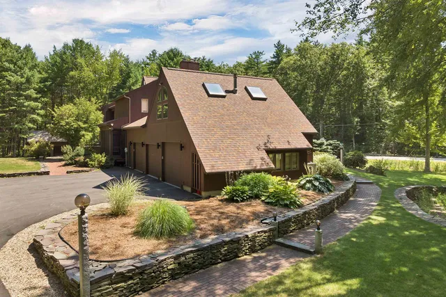 $1,125,000 | 82 Pilgrim Drive, Bedford, NH 03110