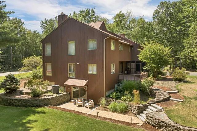 $1,125,000 | 82 Pilgrim Drive, Bedford, NH 03110