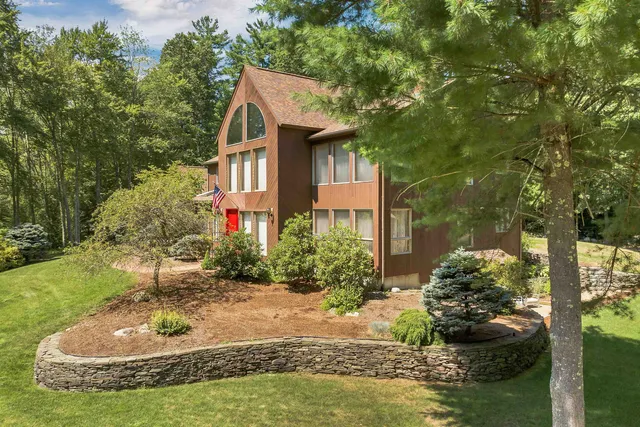 $1,125,000 | 82 Pilgrim Drive, Bedford, NH 03110