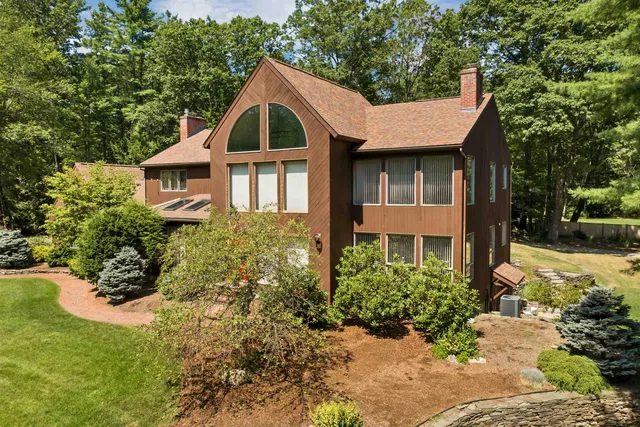 $1,125,000 | 82 Pilgrim Drive, Bedford, NH 03110