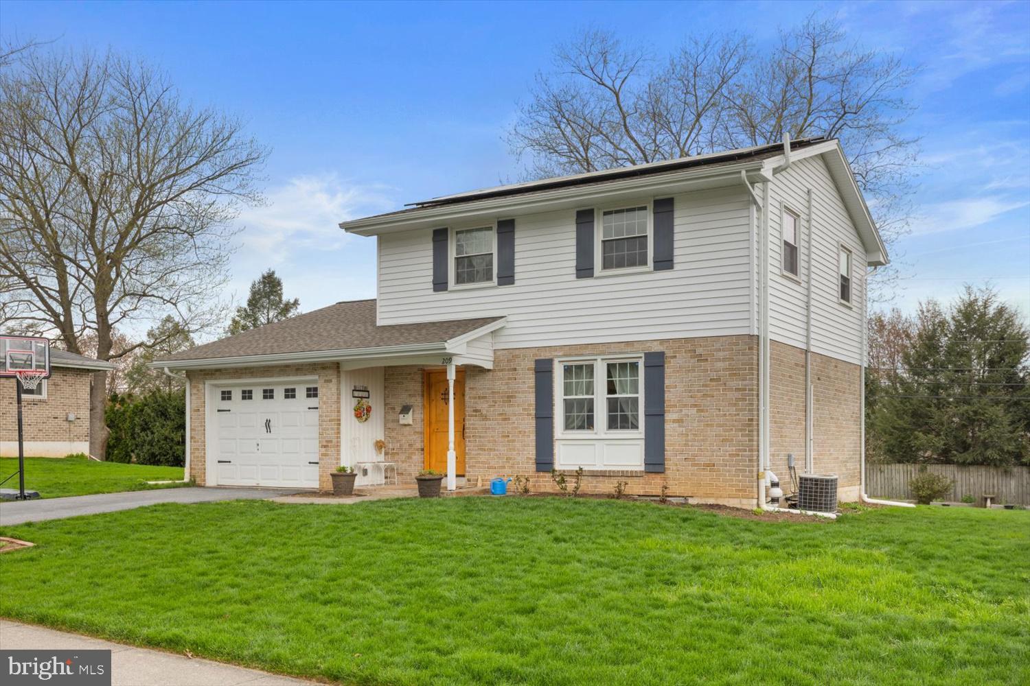 209 Swarthmore Drive Lititz, PA 17543 - Photo 4 of 49
