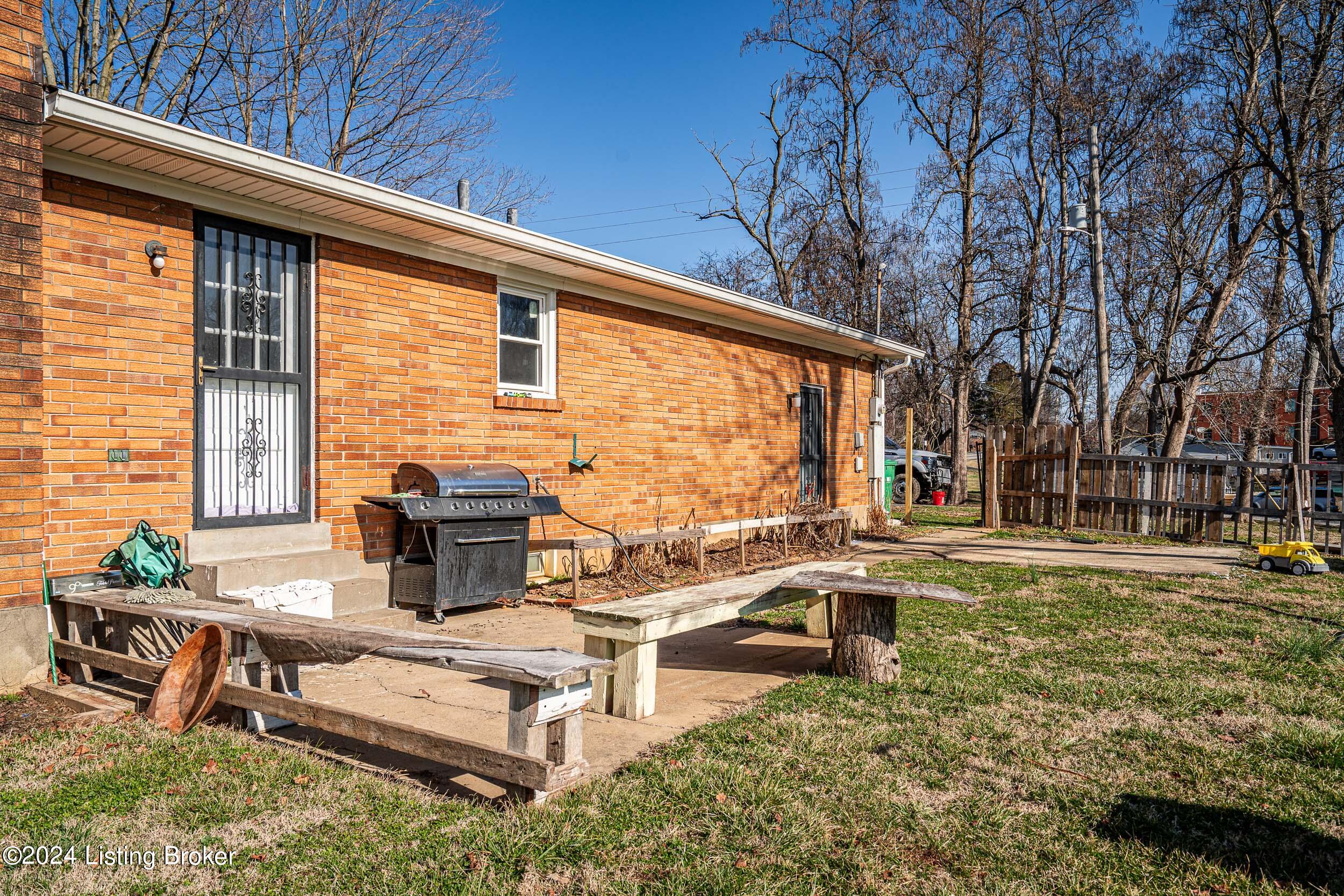 7111 Manslick Road Louisville, KY 40214 - Photo 8 of 19 7111 Manslick Rd-11