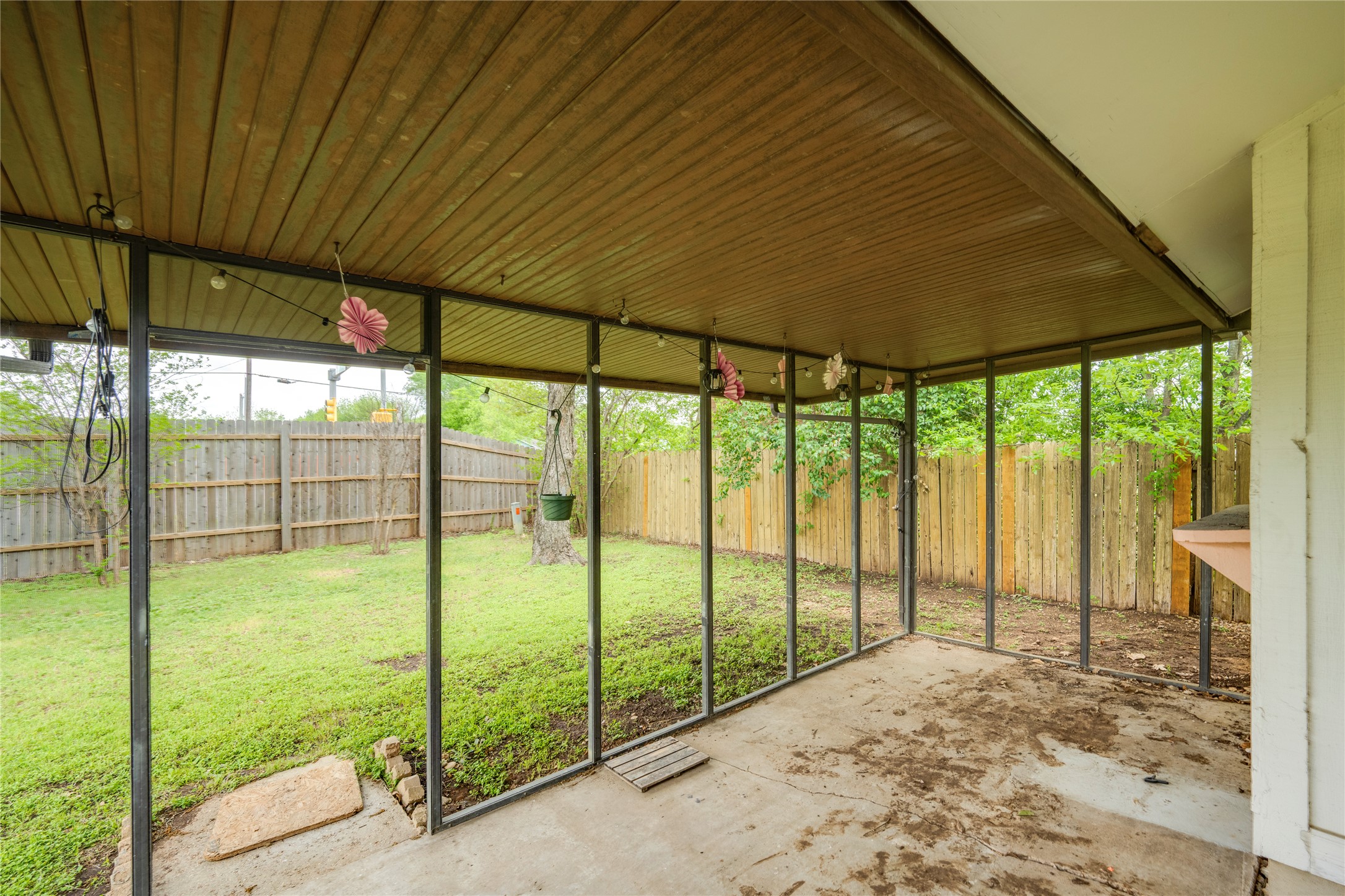 4811 Brushy Ridge Drive Austin, TX 78744 - Photo 7 of 39 View of unfurnished sunroom