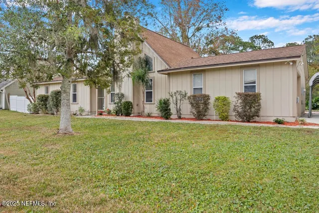 a front view of house with yard