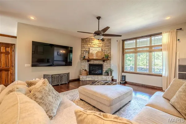 $629,900 | 959 Cobblestone Court, Lebanon, MO 65536