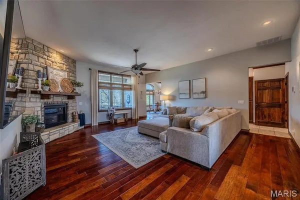 $629,900 | 959 Cobblestone Court, Lebanon, MO 65536