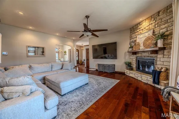 $629,900 | 959 Cobblestone Court, Lebanon, MO 65536