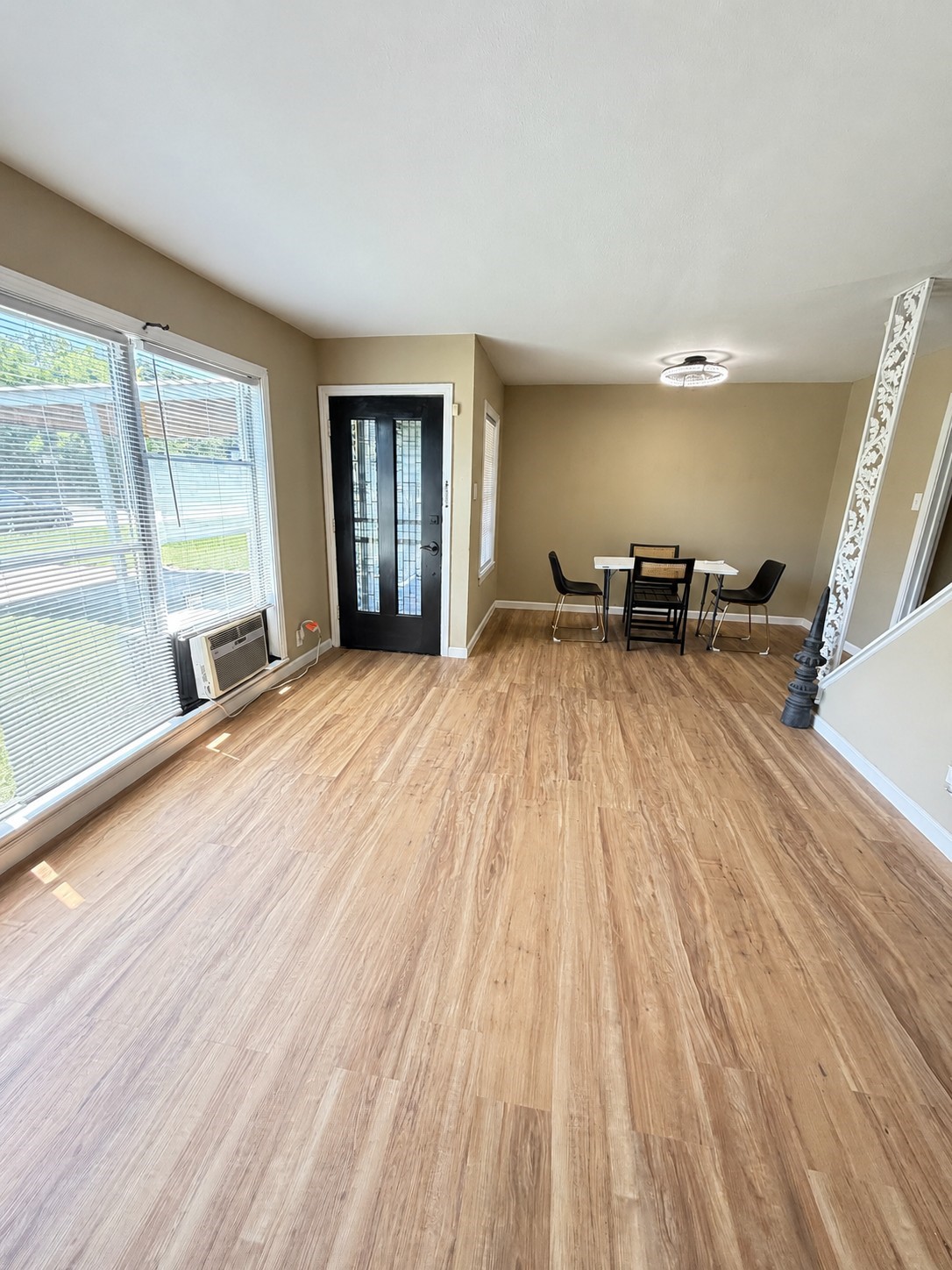 3831 Alberta Street Houston, TX 77021 - Photo 4 of 24 Living room/Dining room