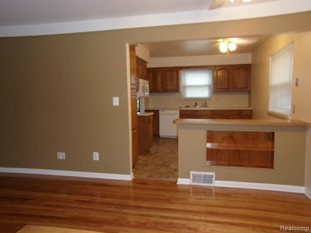 9438 Pardee Road Taylor, MI 48180 - Photo 8 of 24 2015-05-19 07.20