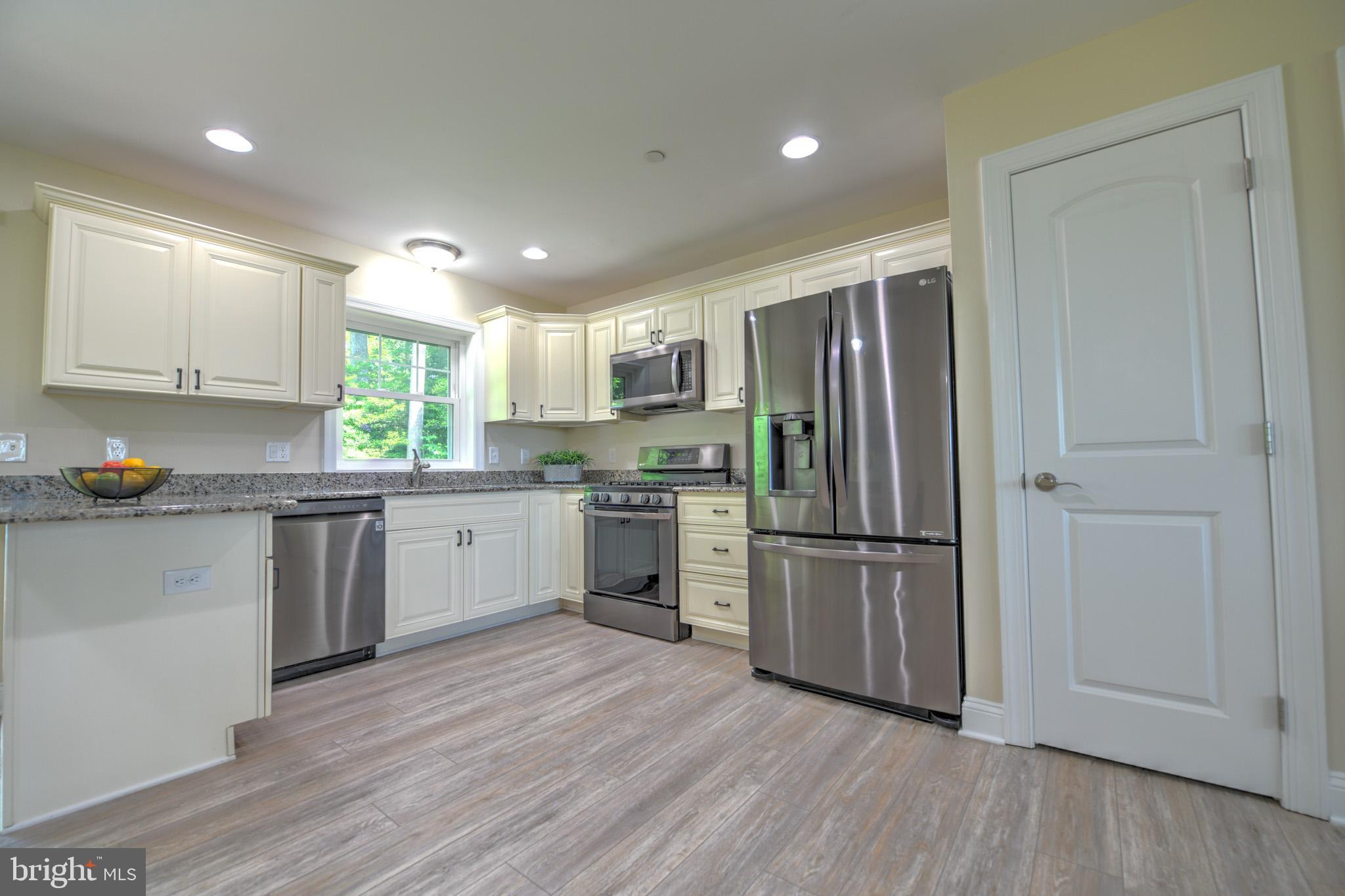 11329 River Road Ridgely, MD 21660 - Photo 8 of 30 Gleaming Stainless Appliances