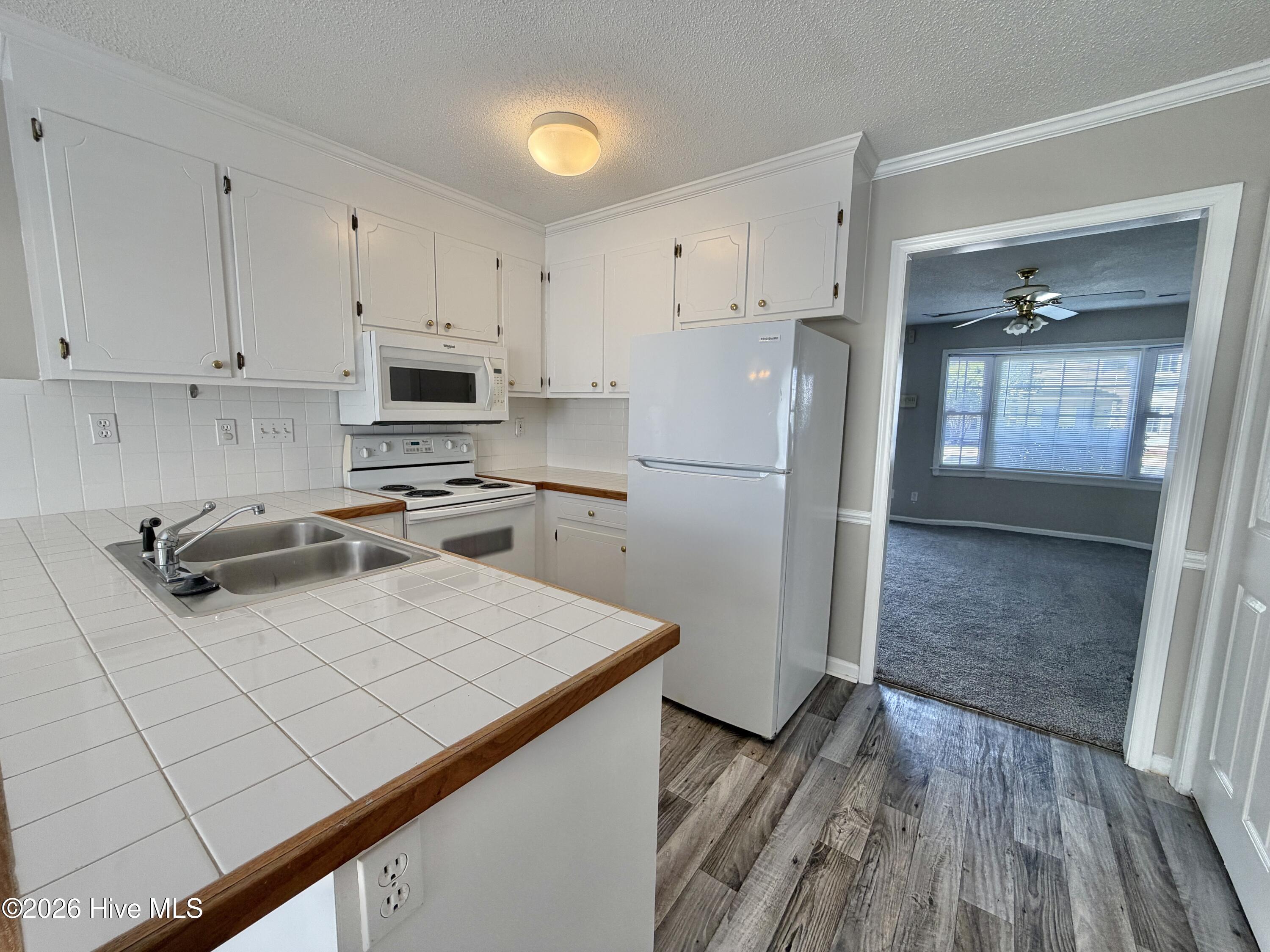 3801 Sterling Pointe Drive, Unit R2 Winterville, NC 28590 - Photo 7 of 14 IMG_3415