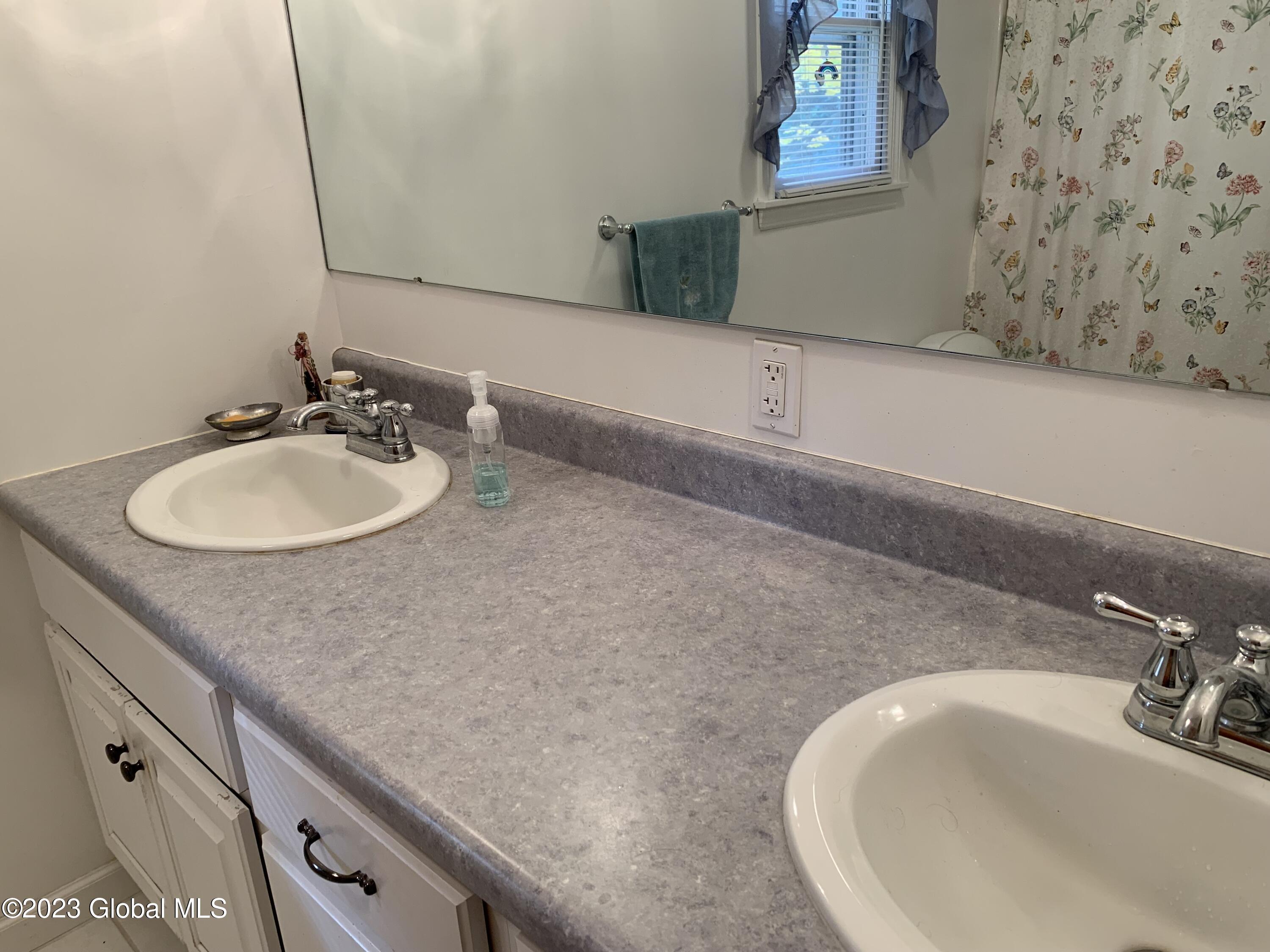 139 Dunsbach Road Halfmoon, NY 12065 - Photo 5 of 24 IMG_0412