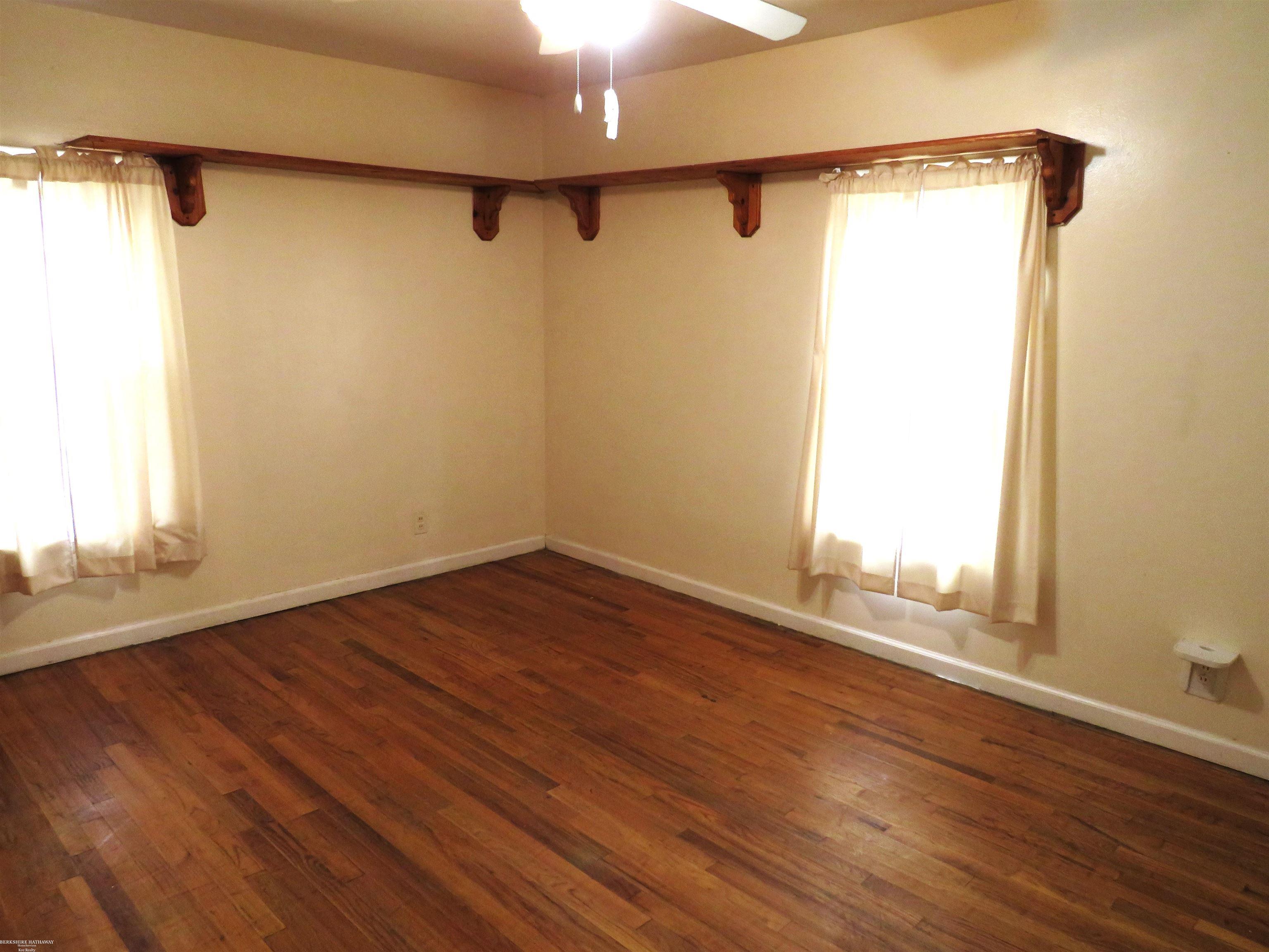 45764 Fairchild Road Macomb, MI 48042 - Photo 12 of 16 50129537-10980a1e-6896-499d-b6a3-d7d3beaa8f62.JPG