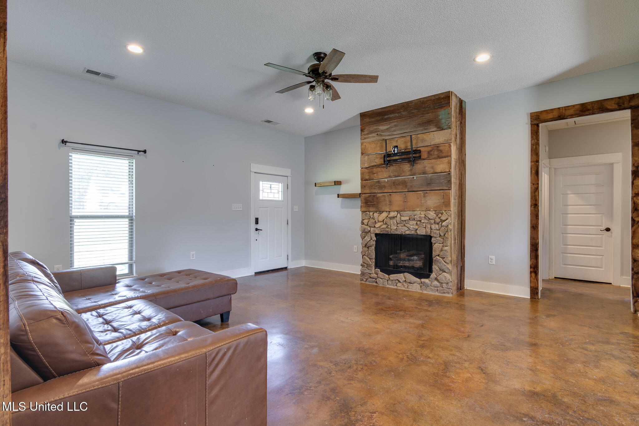 950 Malone Road South Hernando, MS 38632 - Photo 4 of 32 950 Malone Road South-6