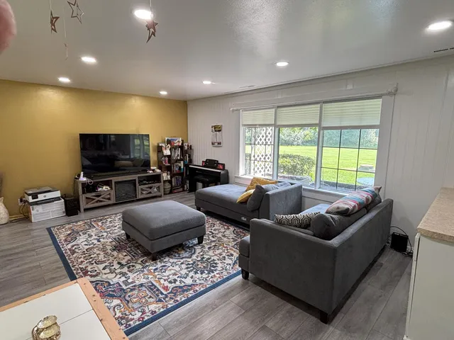 $2,100 | 20245 Independence Drive, Unit B, Brookfield, WI 53045