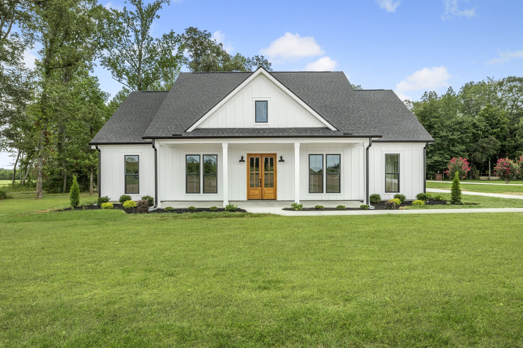 1694 McAfee Road Morrison, TN 37357 - Photo 2 of 41 front view of a house with a garden