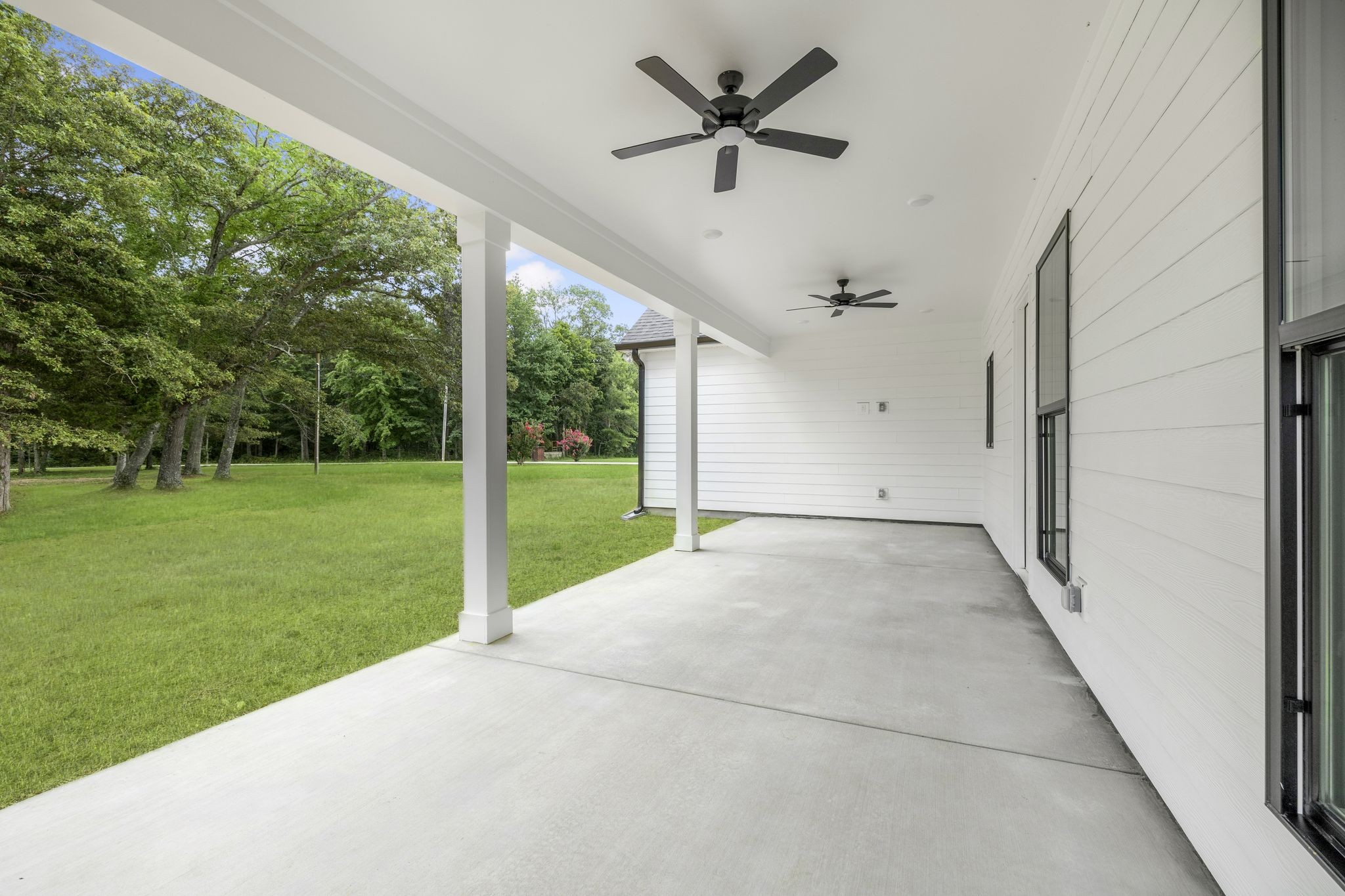 1694 McAfee Road Morrison, TN 37357 - Photo 34 of 41 a view of a big room with a big yard