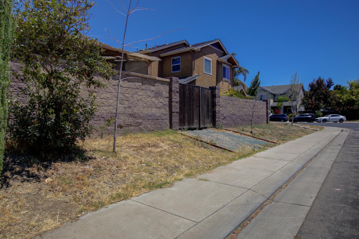 1901 St Sebastian Way Modesto, CA 95358 - Photo 3 of 5