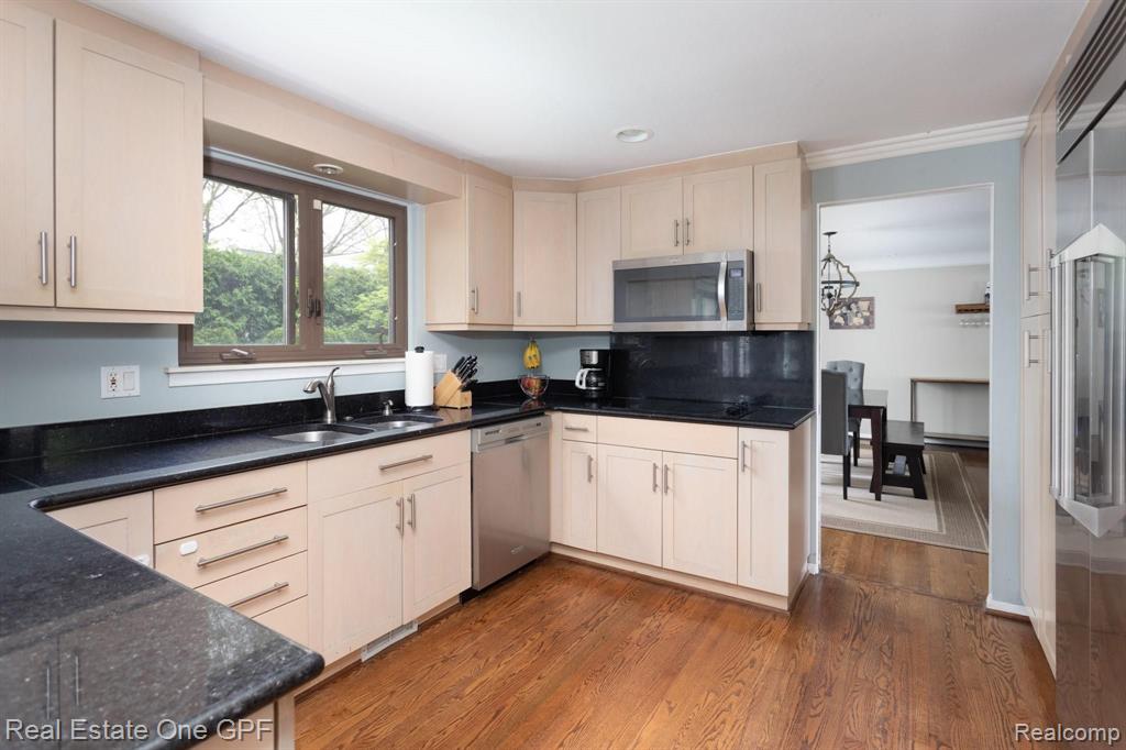 559 Cook Road Grosse Pointe Woods, MI 48236 - Photo 9 of 47