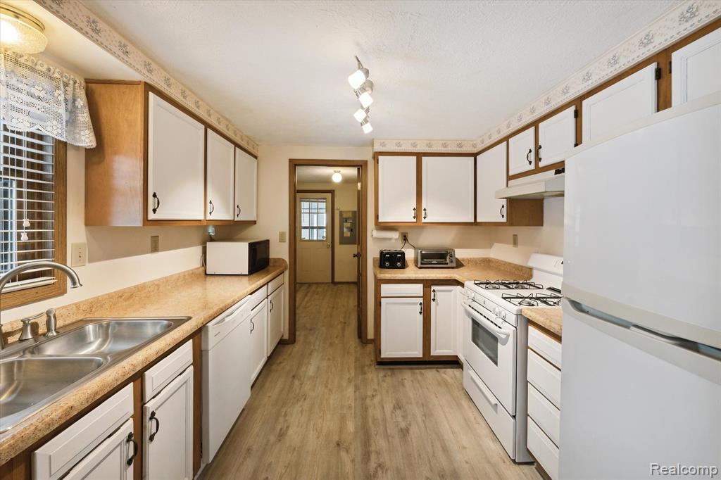 1812 South College Road Mason, MI 48854 - Photo 4 of 44