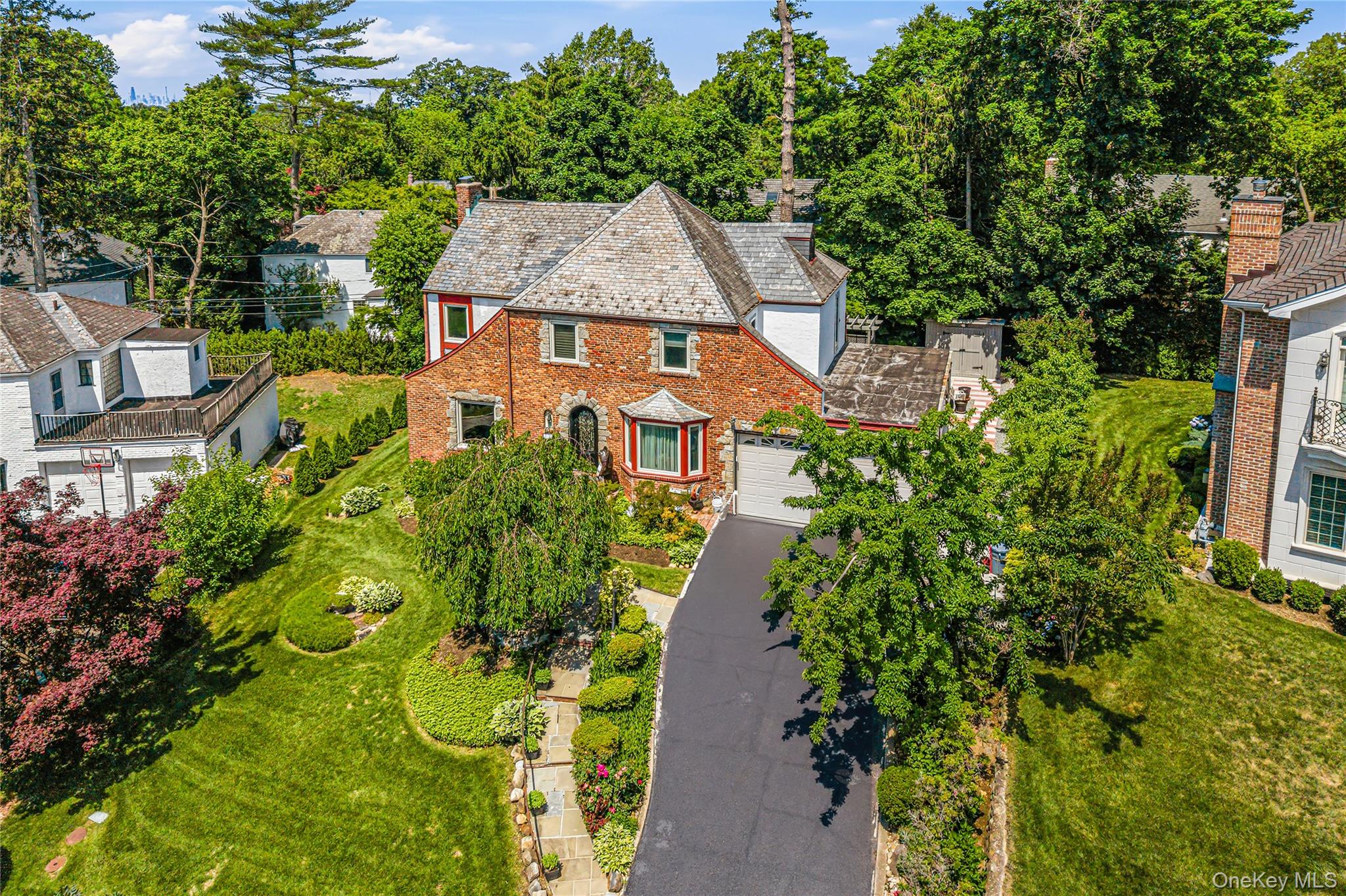 36 Strathmore Road Great Neck, NY 11023 - Photo 2 of 39