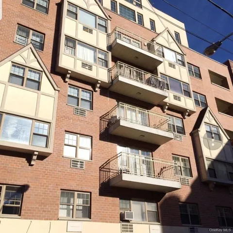 a view of kitchen and washer and dryer