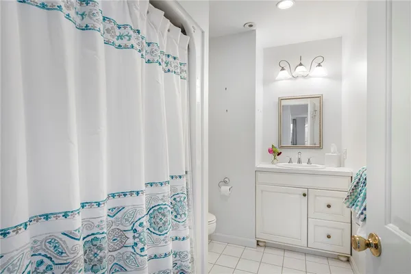 $2,450,000 | 180 Cottontail Drive, Portsmouth, RI 02871