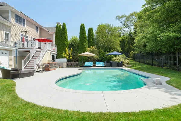 $2,450,000 | 180 Cottontail Drive, Portsmouth, RI 02871