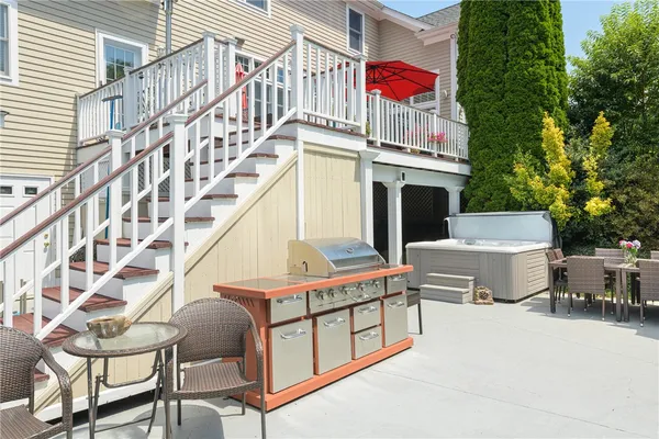 $2,450,000 | 180 Cottontail Drive, Portsmouth, RI 02871