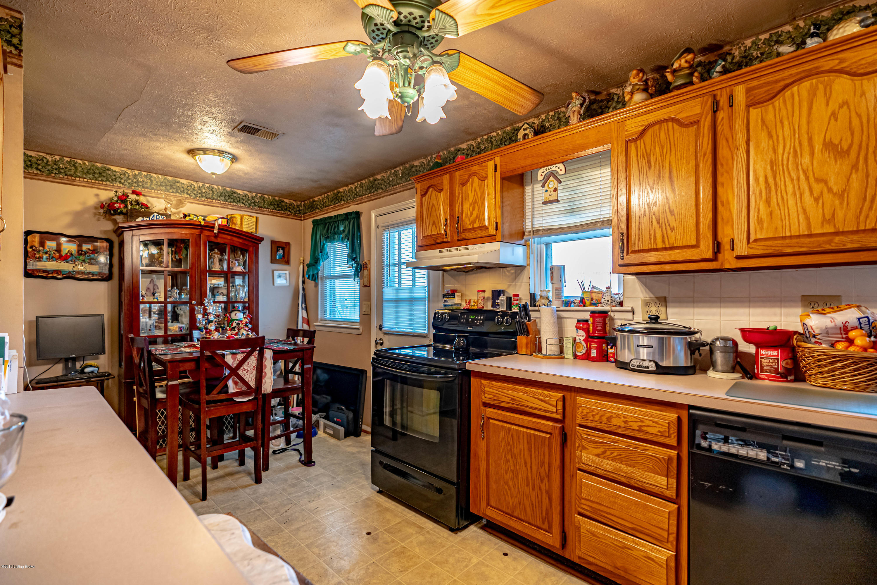 302 Mayflower Road Louisville, KY 40229 - Photo 20 of 33 DSC00054