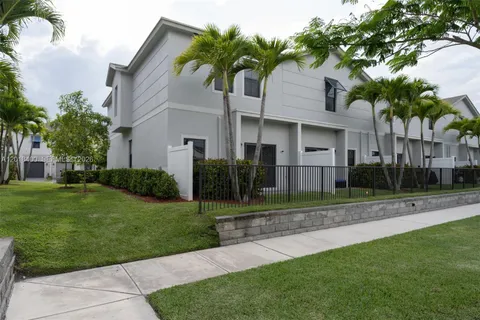 $3,500 | 844 Northwest 3rd Way, Unit 844, Pompano Beach, FL 33060