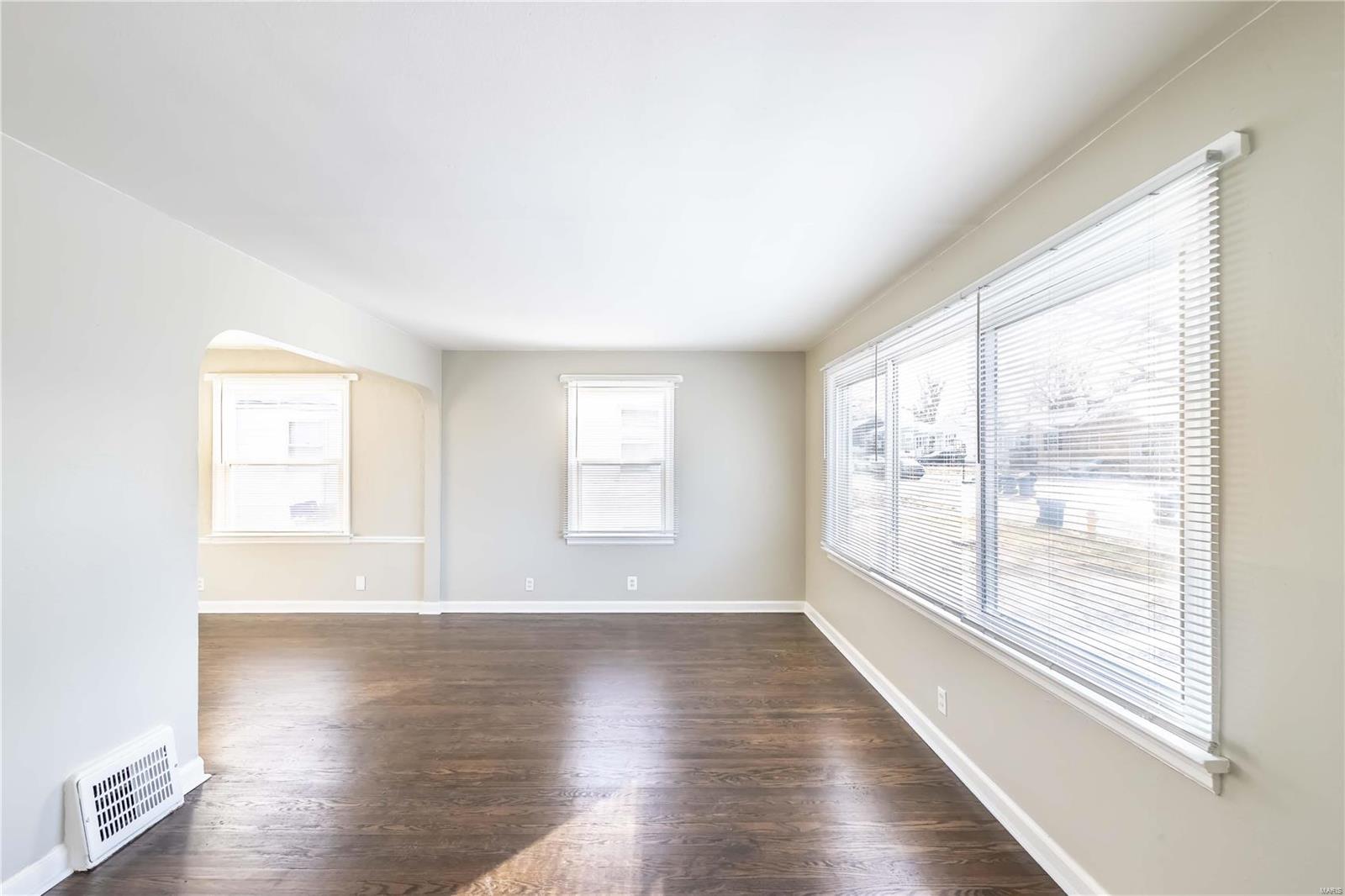 8135 Rector Drive St. Louis, MO 63134 - Photo 6 of 40 Gallery Image 6