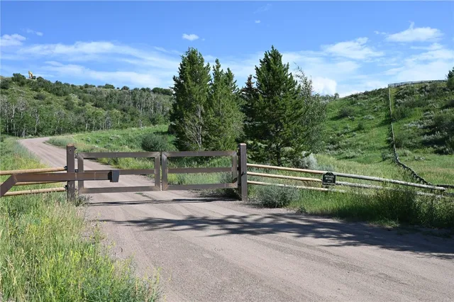 $634,900 | 23590 Young Creek Way, Oak Creek, CO 80467