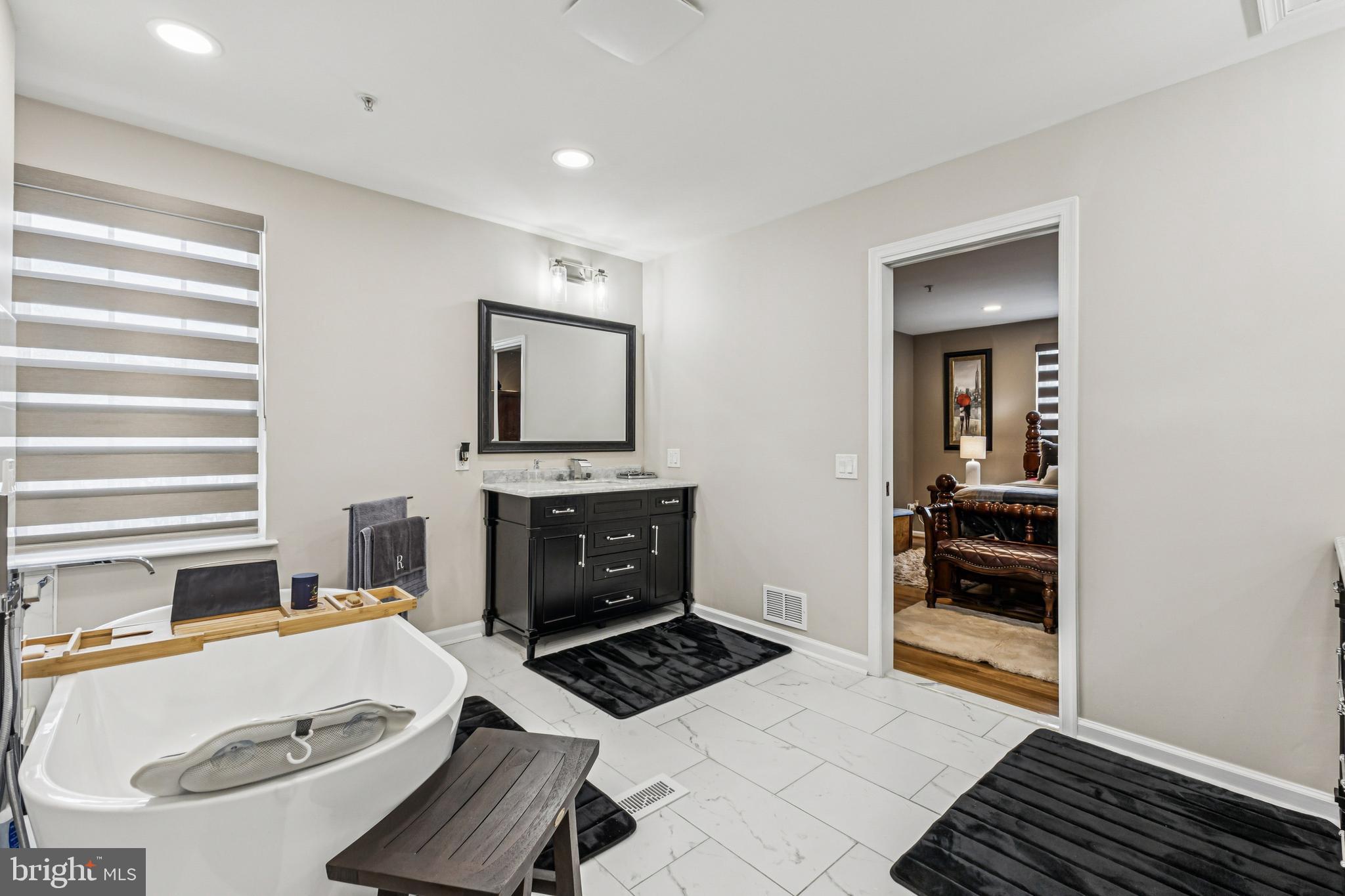 3205 Benjamin Court Clinton, MD 20735 - Photo 24 of 44 soaking tub