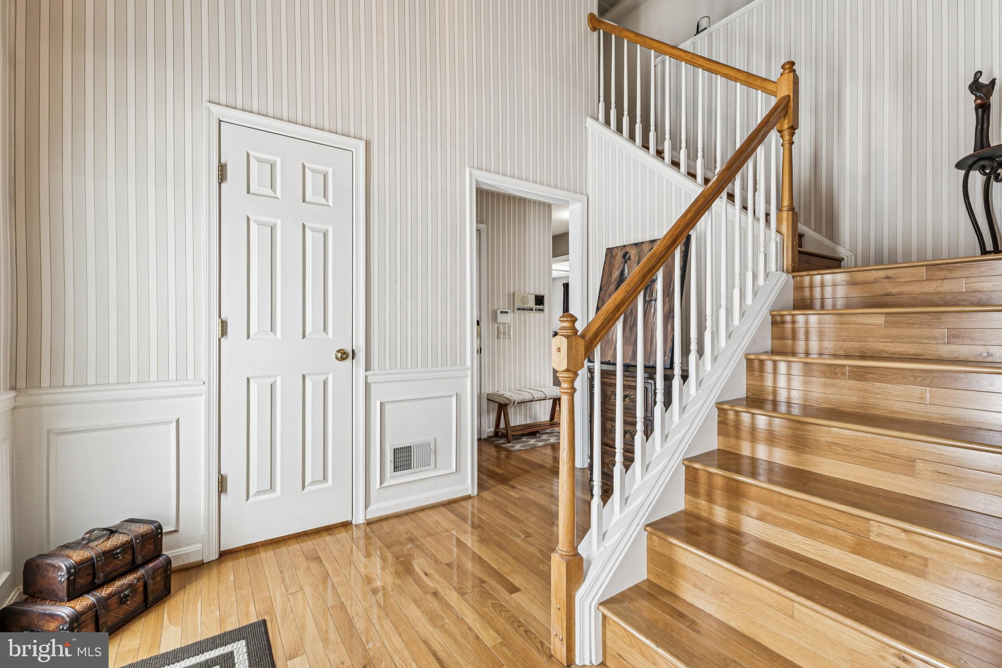 3205 Benjamin Court Clinton, MD 20735 - Photo 4 of 44 2-story foyer