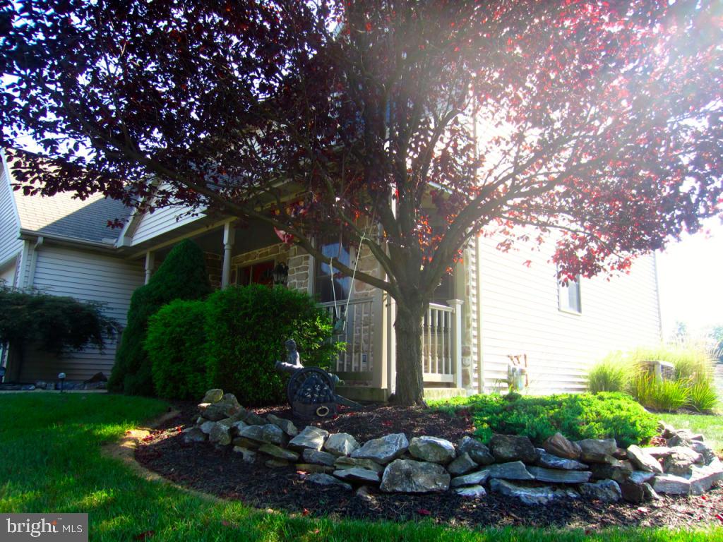 672 Laurel Avenue Lititz, PA 17543 - Photo 4 of 63