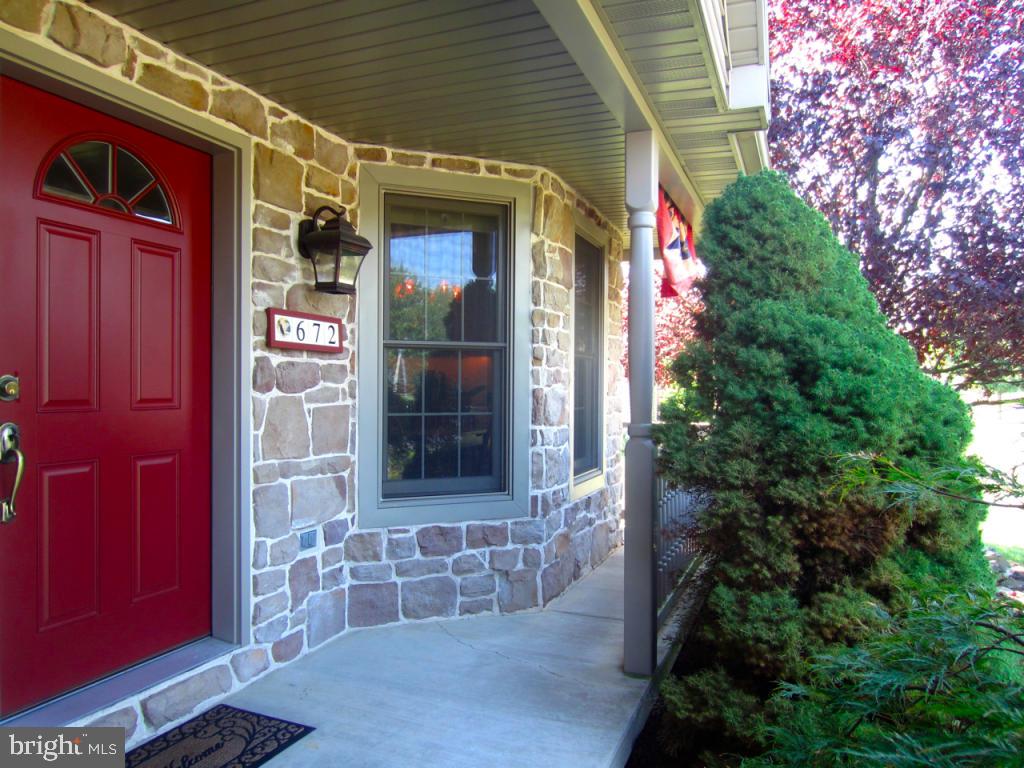 672 Laurel Avenue Lititz, PA 17543 - Photo 7 of 63
