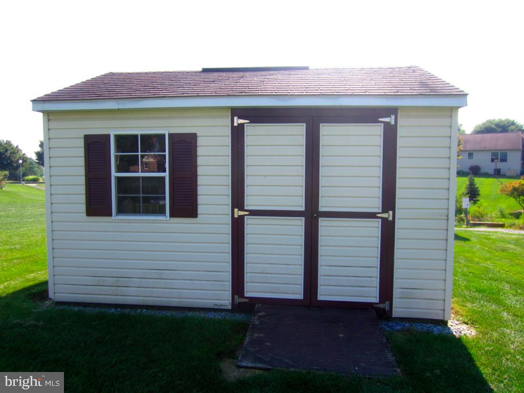 672 Laurel Avenue Lititz, PA 17543 - Photo 10 of 63