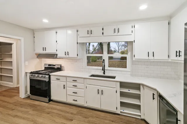 $424,700 | 615 Polo Drive, Wheaton, IL 60187