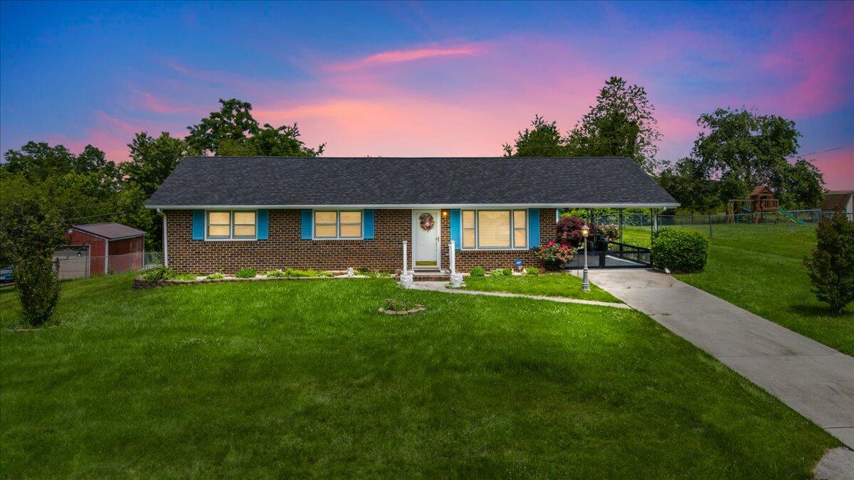 5268 Ridgecrest Avenue Pulaski, VA 24301 - Photo 1 of 71 front