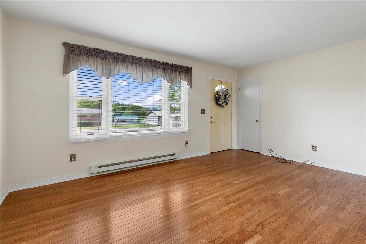 5268 Ridgecrest Avenue Pulaski, VA 24301 - Photo 12 of 71 16-16
