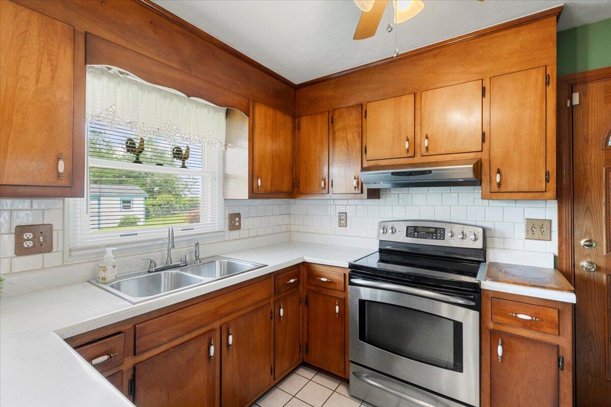 5268 Ridgecrest Avenue Pulaski, VA 24301 - Photo 17 of 71 21-21