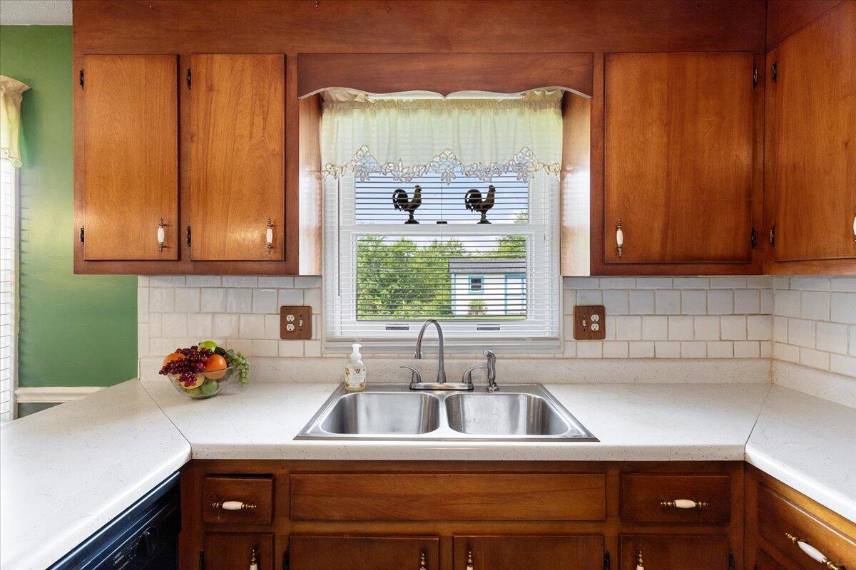 5268 Ridgecrest Avenue Pulaski, VA 24301 - Photo 18 of 71 22-22