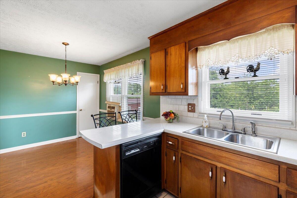 5268 Ridgecrest Avenue Pulaski, VA 24301 - Photo 19 of 71 23-23