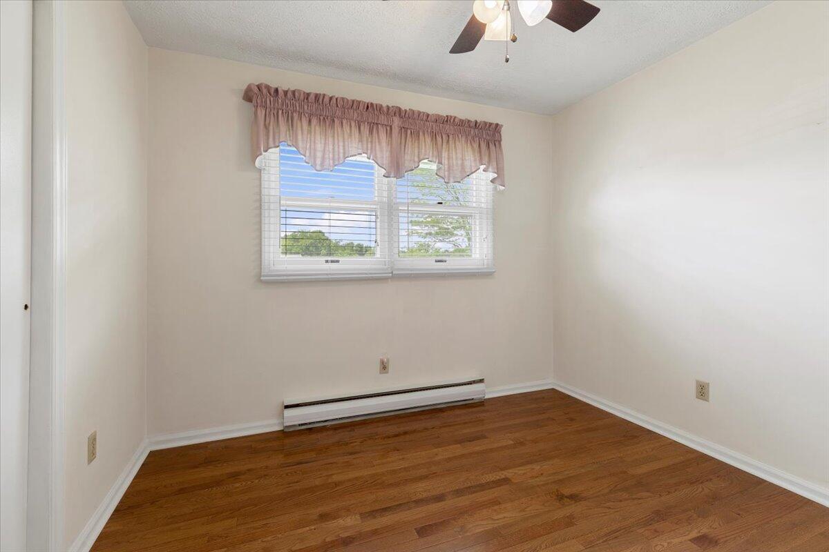 5268 Ridgecrest Avenue Pulaski, VA 24301 - Photo 21 of 71 25-25