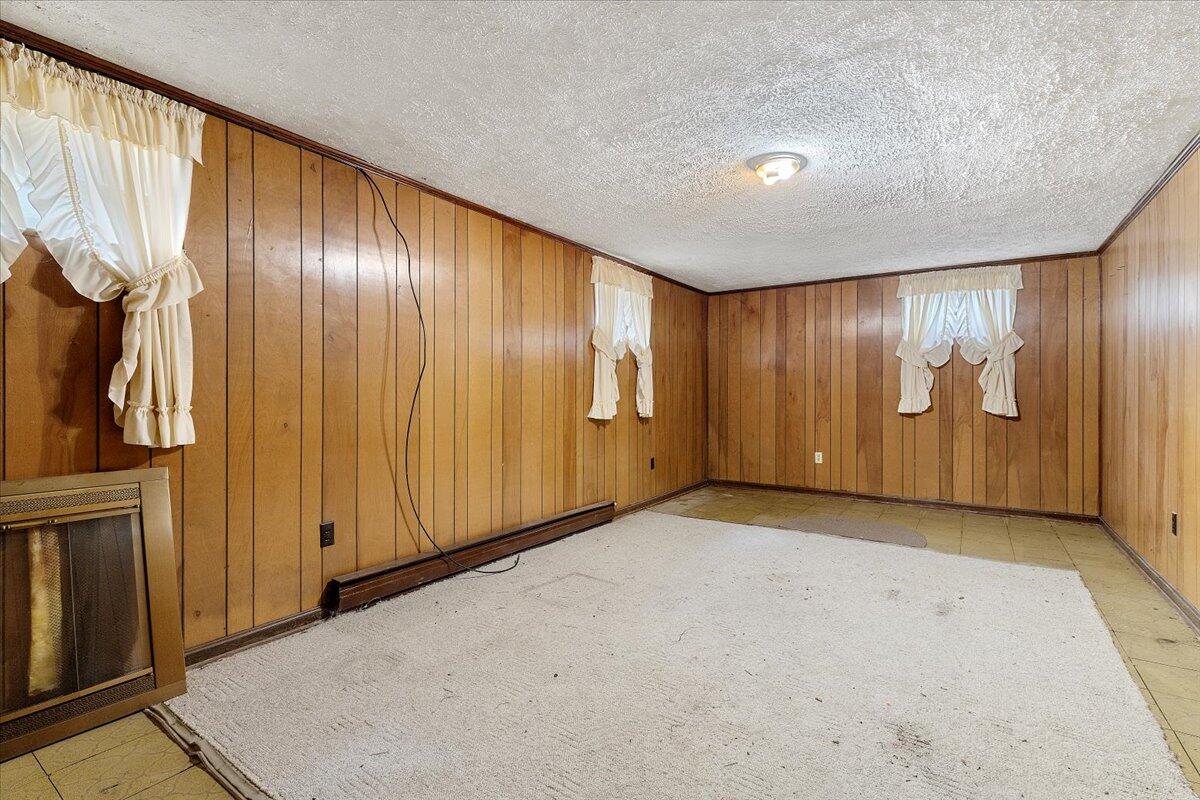 5268 Ridgecrest Avenue Pulaski, VA 24301 - Photo 32 of 71 36-36