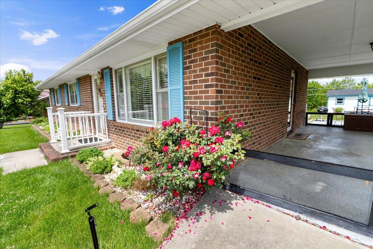 5268 Ridgecrest Avenue Pulaski, VA 24301 - Photo 41 of 71 45-45