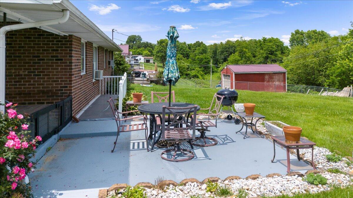 5268 Ridgecrest Avenue Pulaski, VA 24301 - Photo 46 of 71 50-50